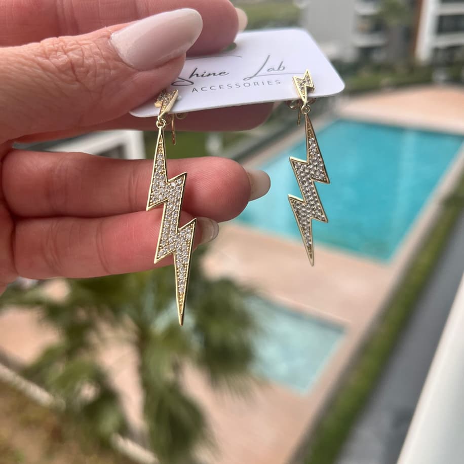 Zirkon Taşlı Zikzak küpe