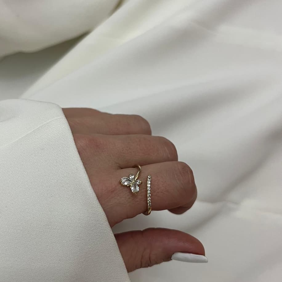 Zirkon Taşlı Çiçek detaylı Yüzük